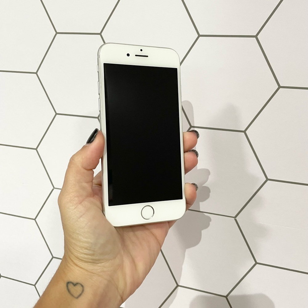 Apple iPhone 6 / 64 g Silver